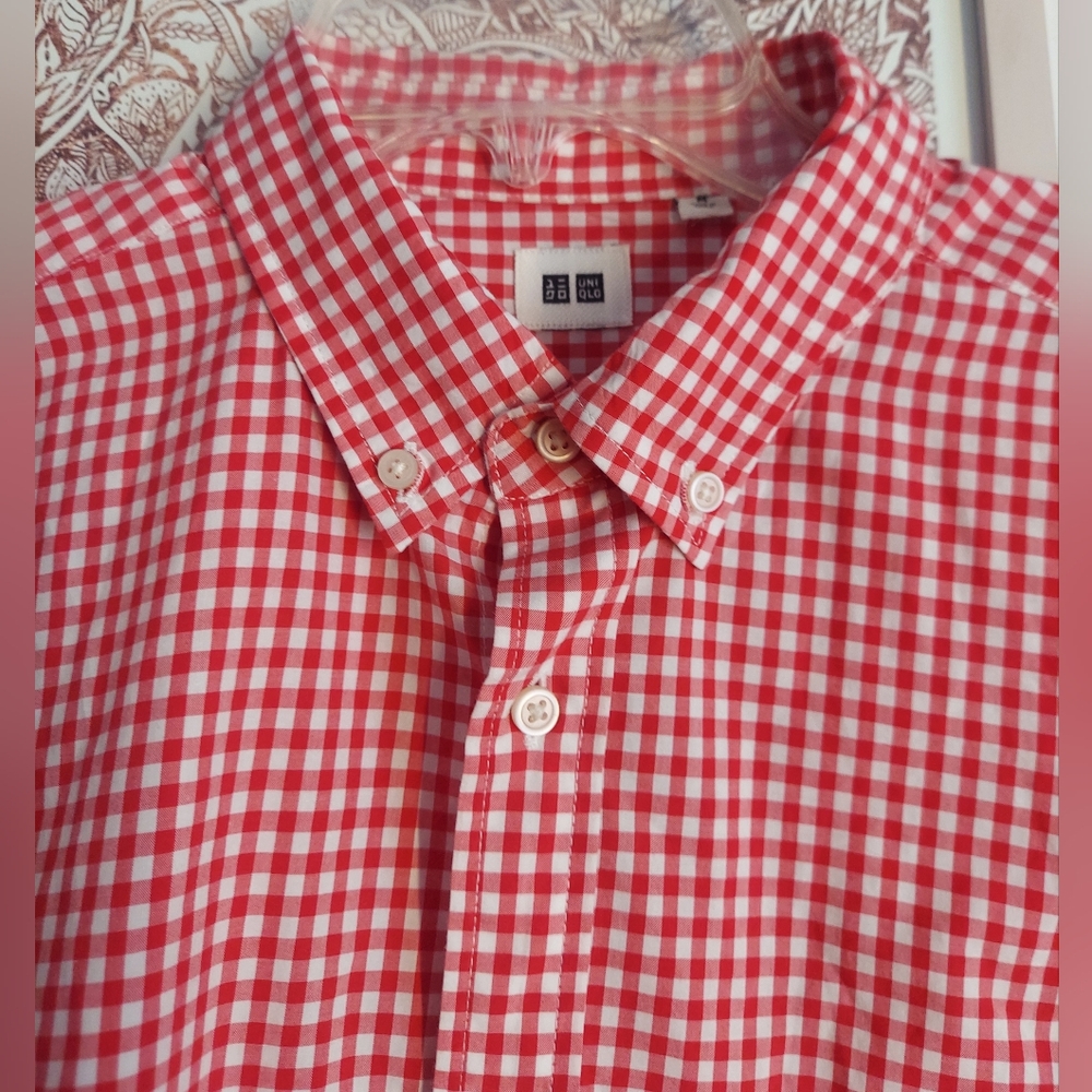 ☂️3/$30. Uniqlo men's dress shirt, size medium, Red Plaid - Picture 4 of 7